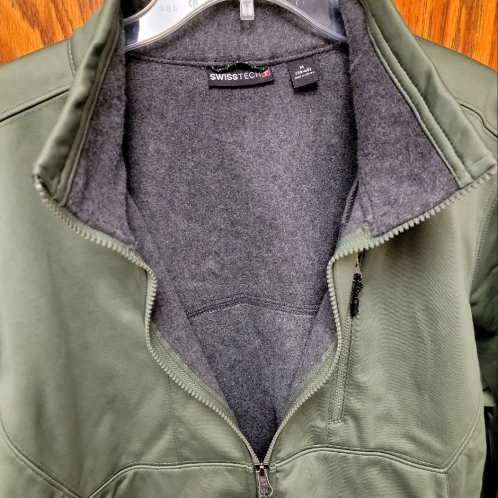Swiss tech jacket green size medium